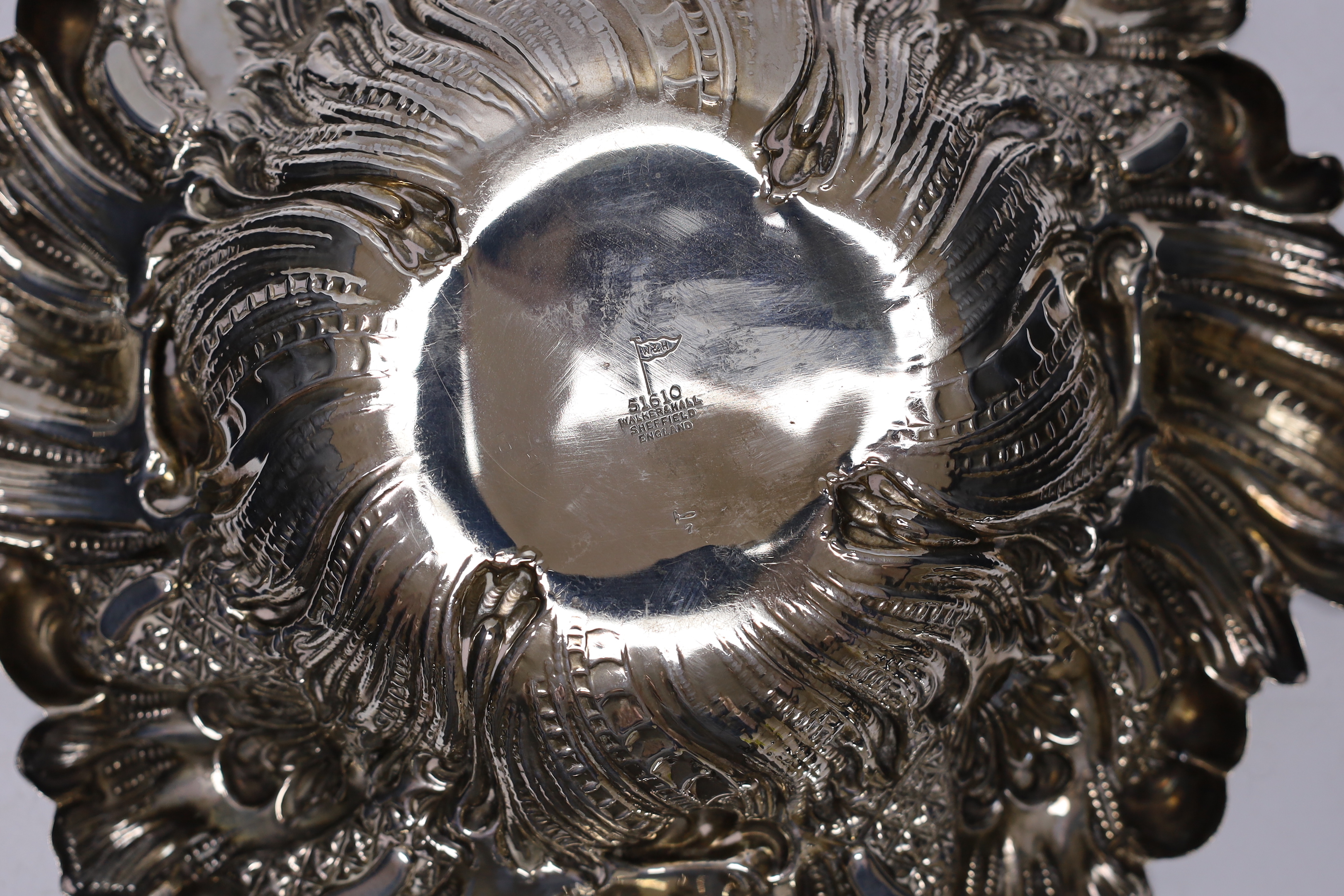 A late Victorian repousse silver bowl, by Walker & Hall, Sheffield, 1899, 26.2cm, 13.5oz.